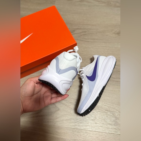 Nike Revolution 8 Wide in White and Purple - Picture 4 of 8